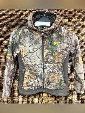 Under Armour- Youth Size:SM, Full Zip Hooded‎ Fleece Jacket